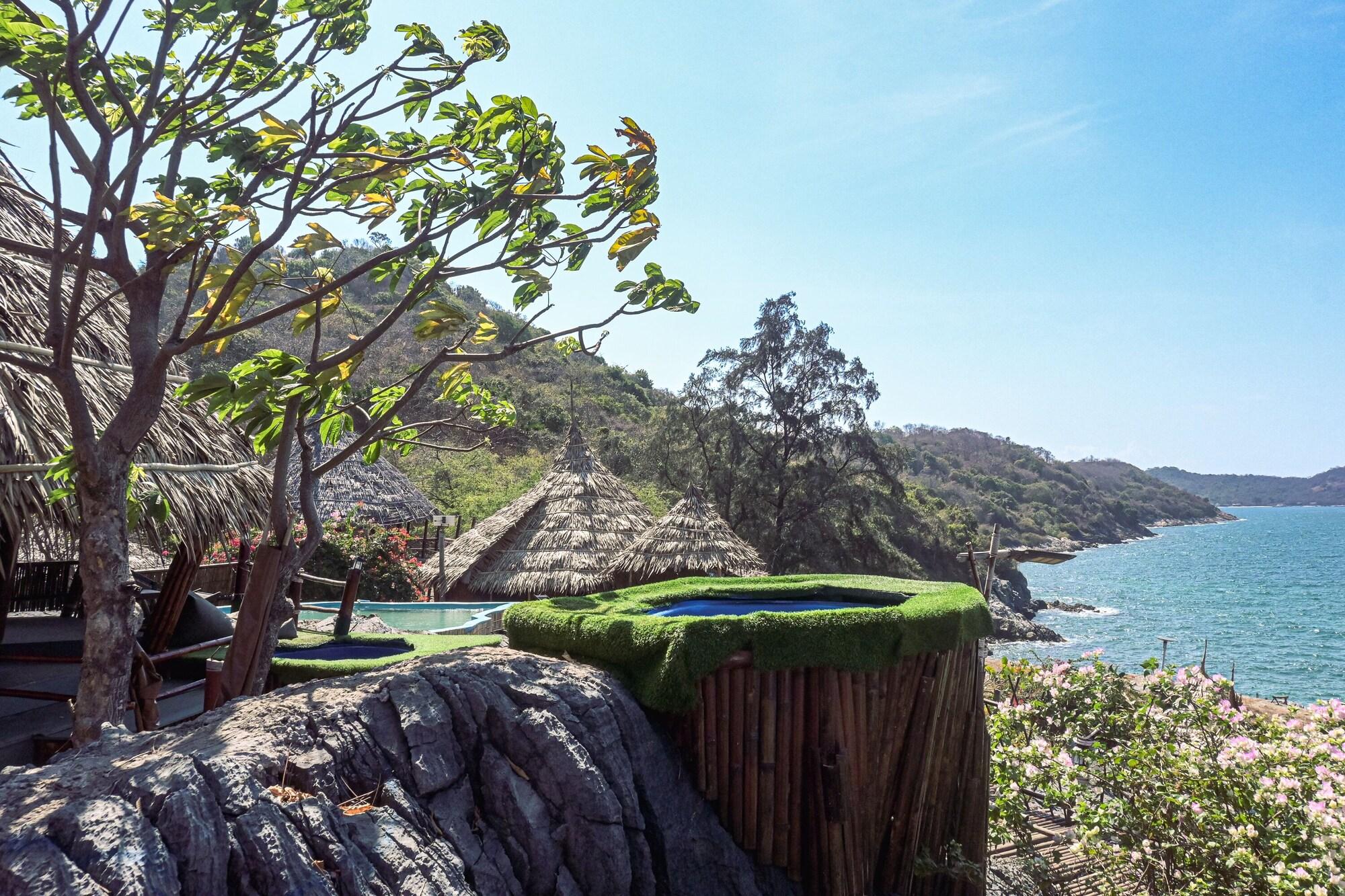Vista Exterior Paree Hut Resort Koh Sichang