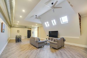 Alquiler Vacacional - Walk to Dtwn & Waterfront: Roomy Troy Apt