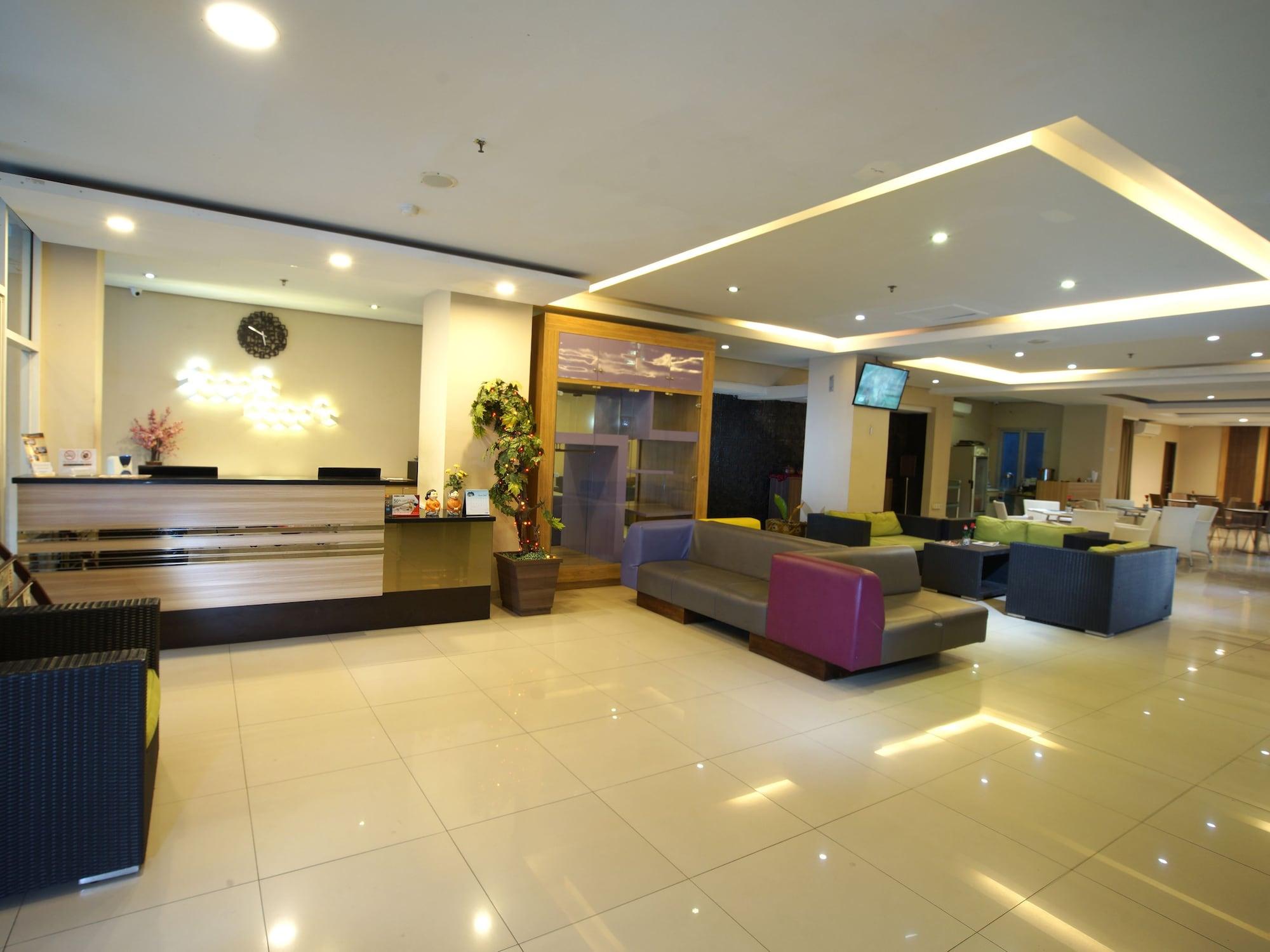 Vista Lobby Top Malioboro Hotel