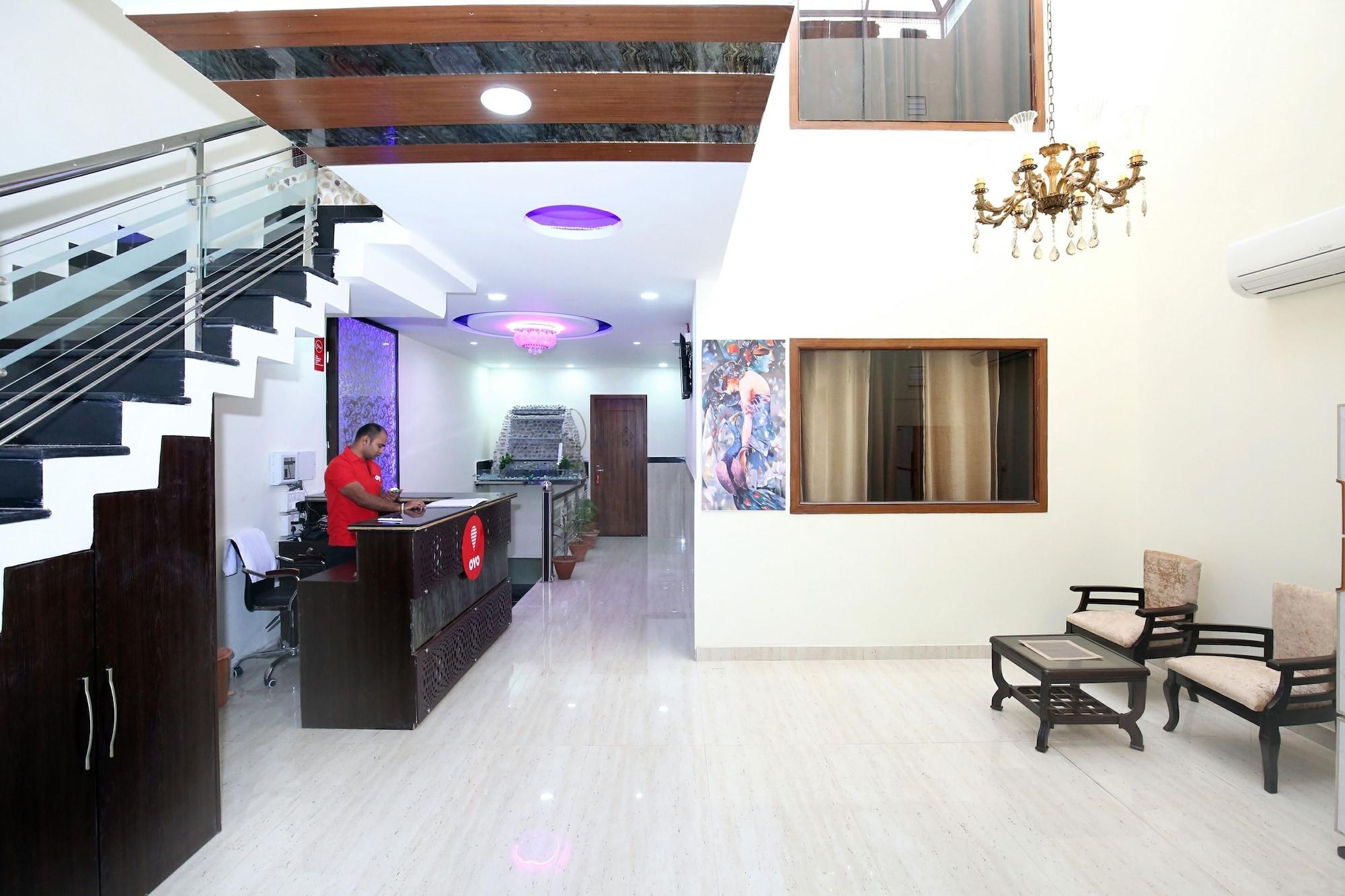 Vista Lobby Capital O 322 Hotel Royal