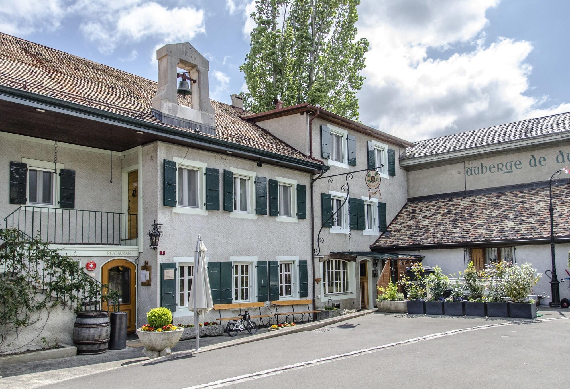 Varios Auberge de Dully