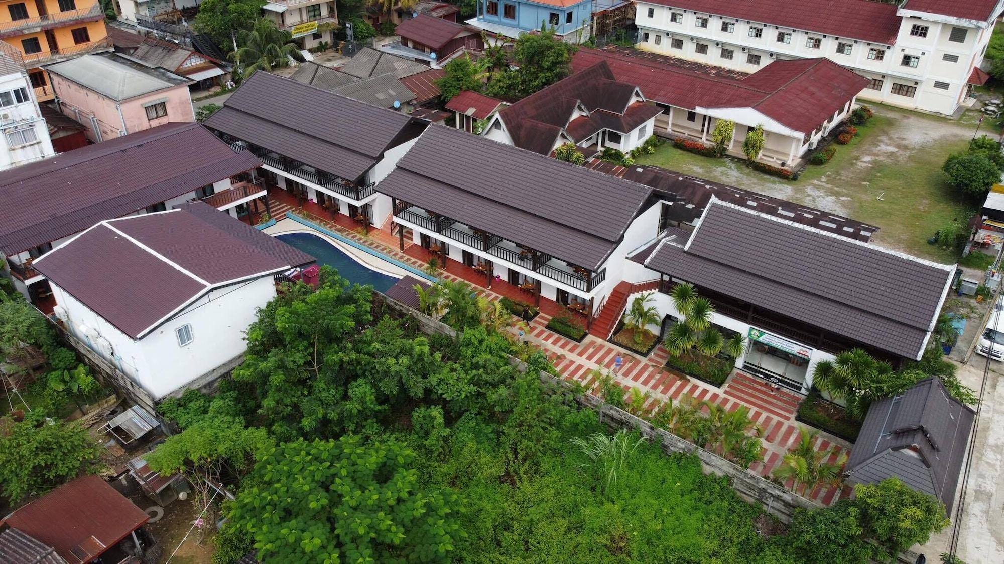 Varios Confetti Garden Resort