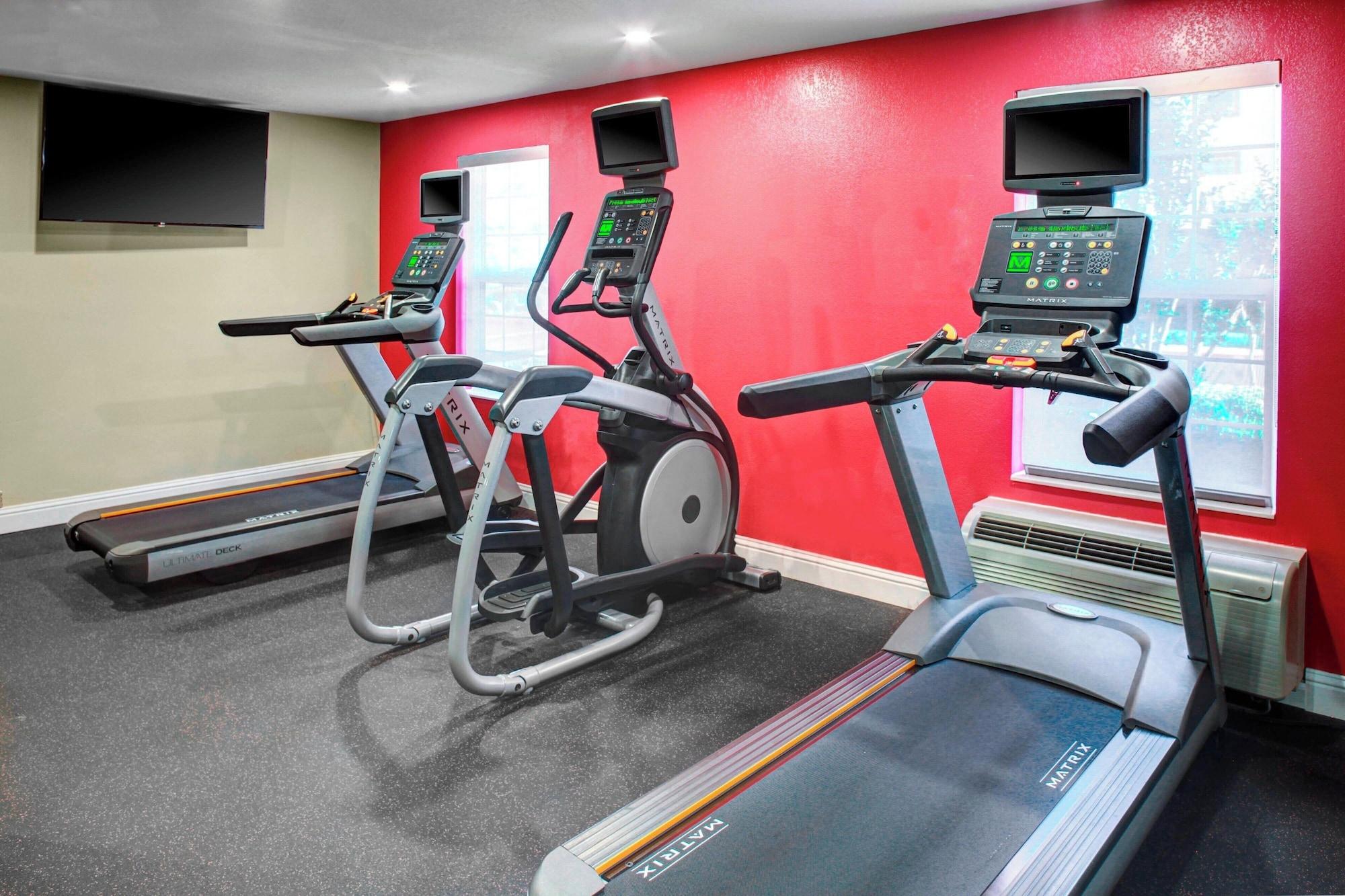 Gimnasio TownePlace Suites by Marriott Fresno