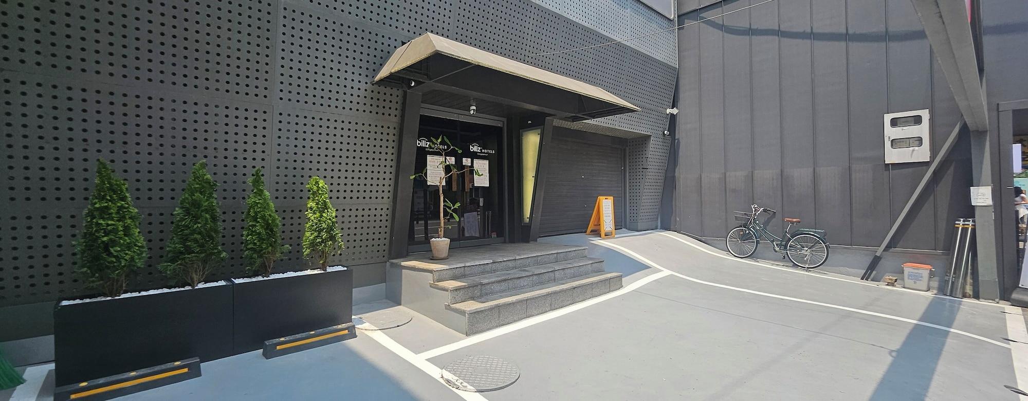 Vista Exterior Billz Hotel Dongdaemoon