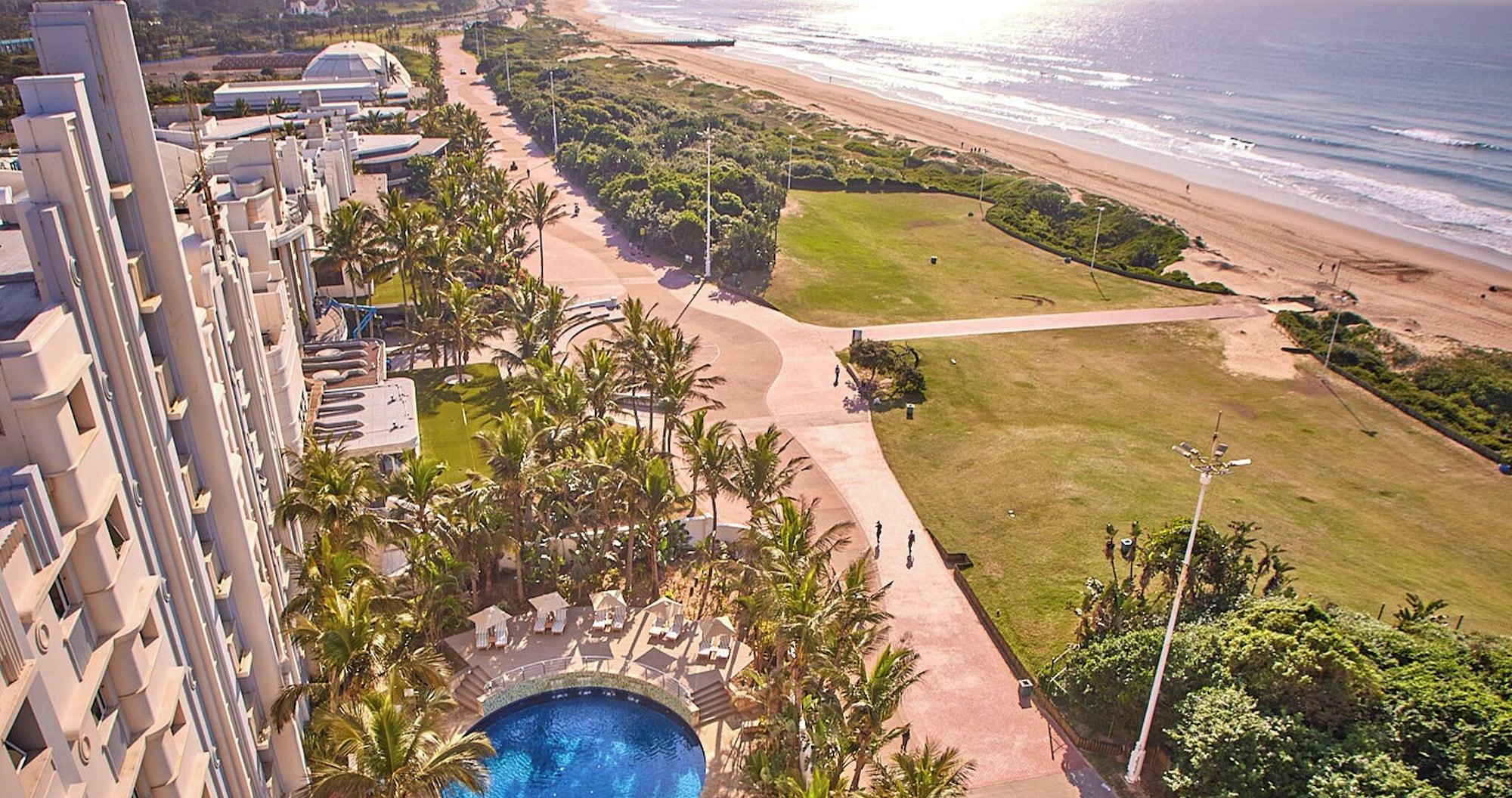 Vista Exterior Suncoast Hotel & Towers