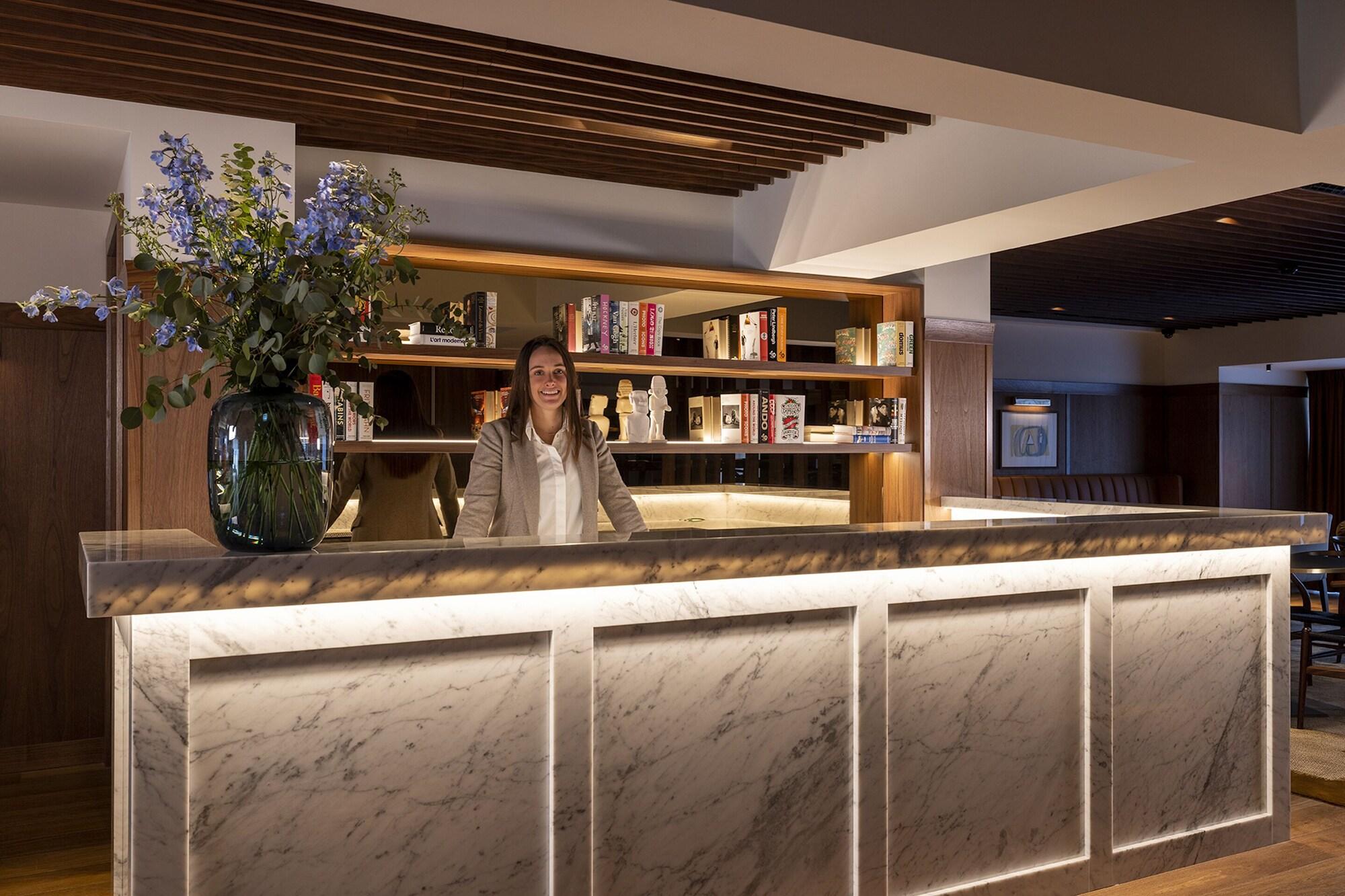 Vista Lobby L-Avenue