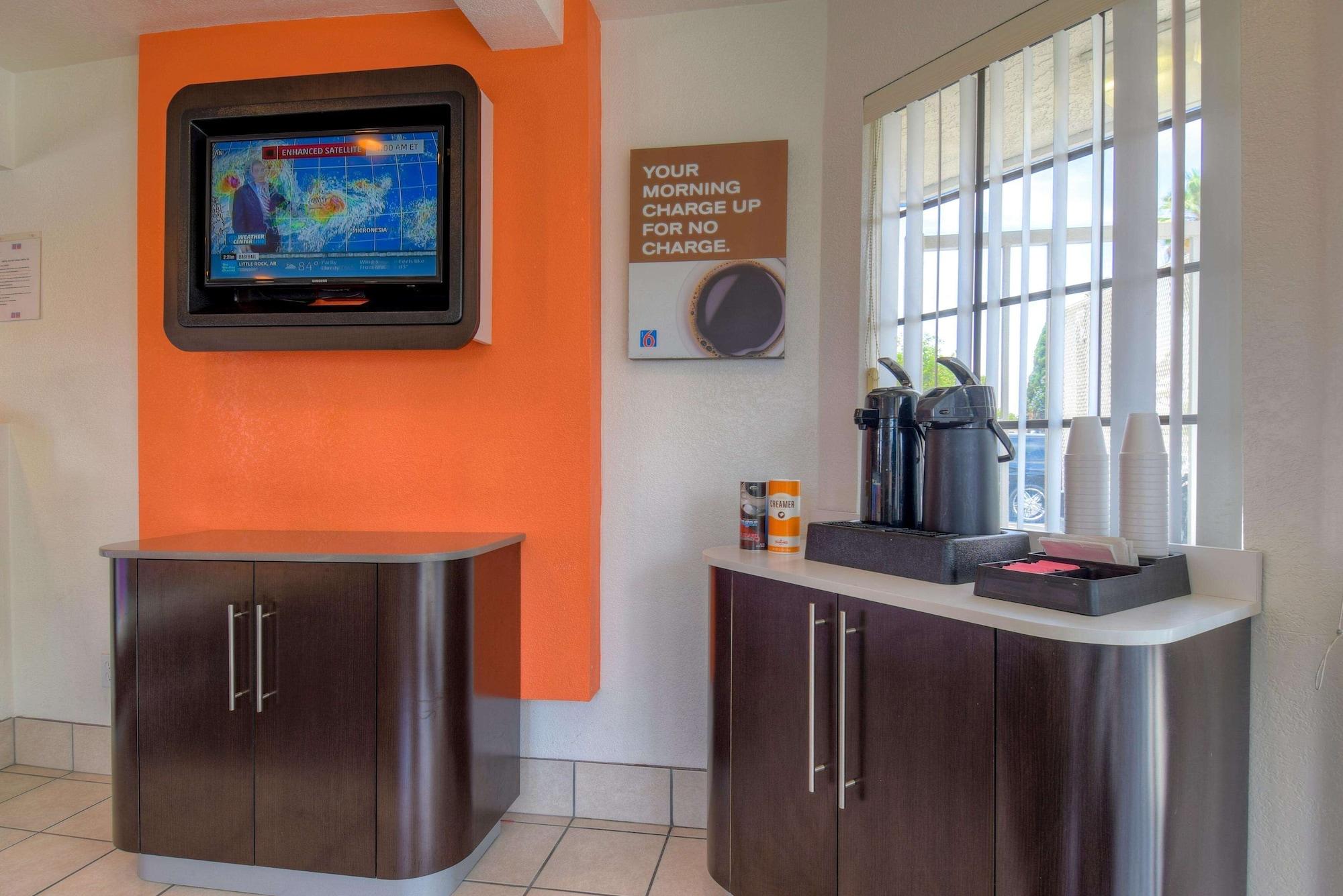 Bar/Salón Motel 6 Chula Vista, CA - San Diego