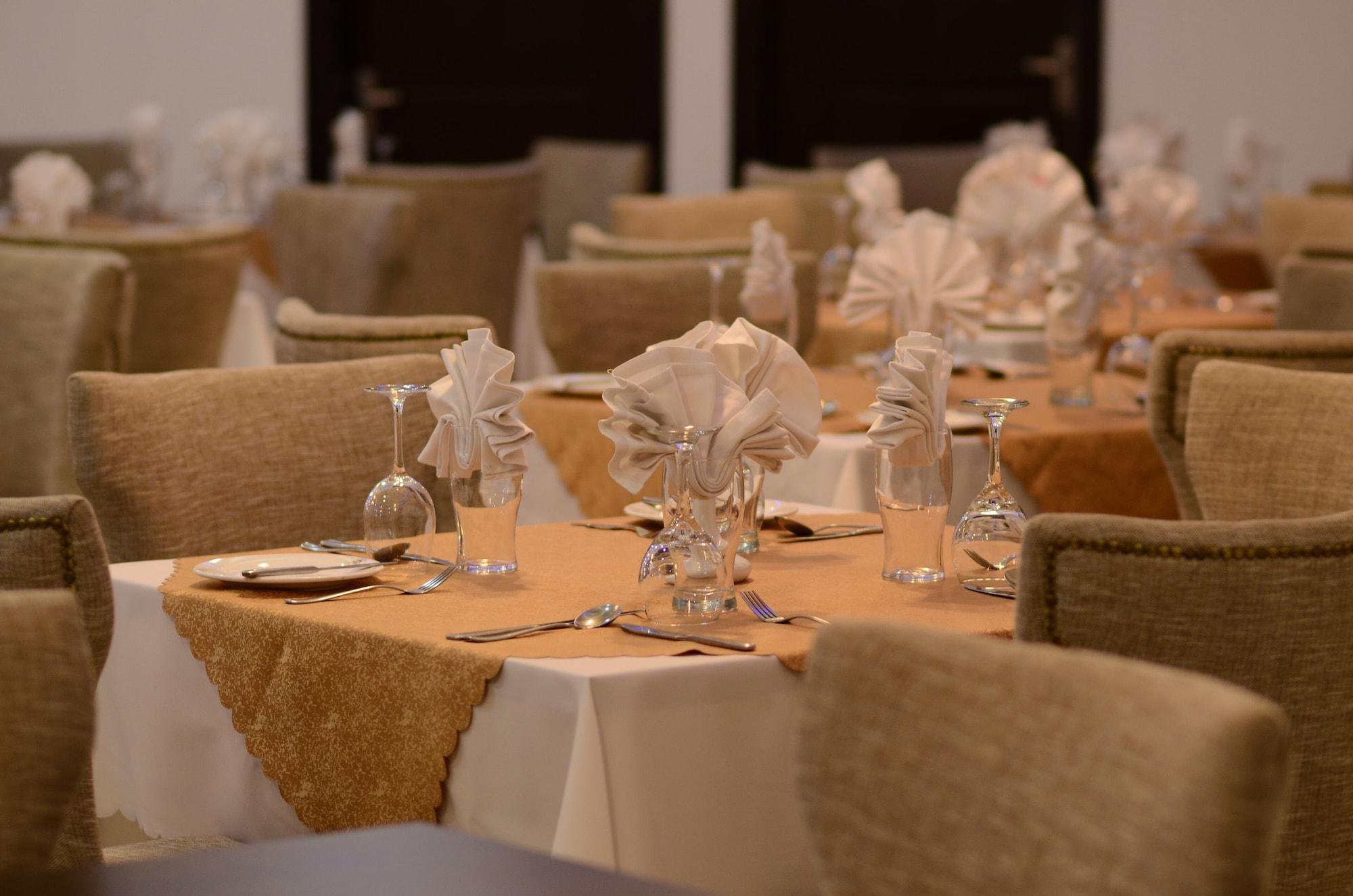 Restaurant The White Rhino Hotel