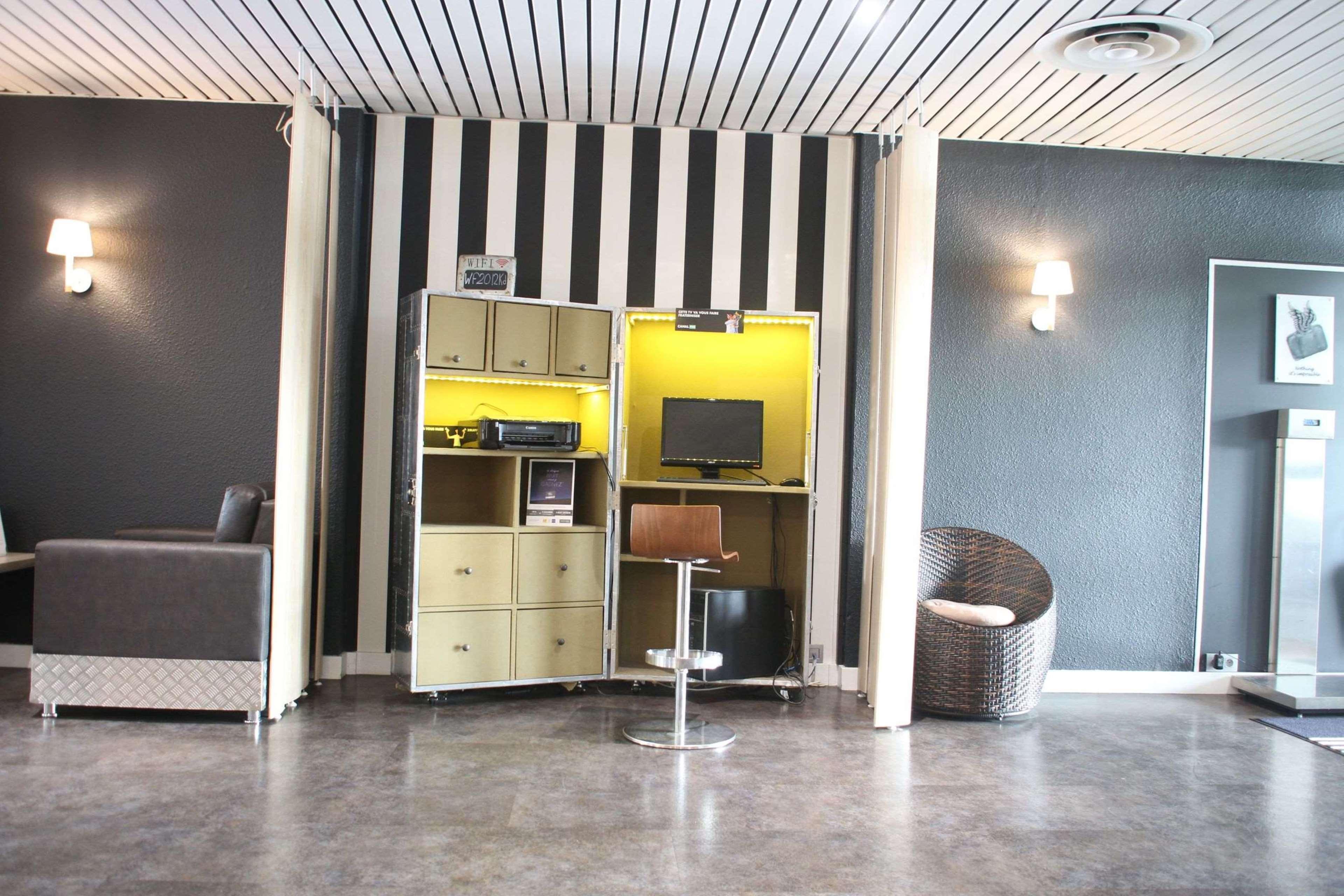 Vista Lobby Hotel Kyriad Orly Aéroport Athis Mons