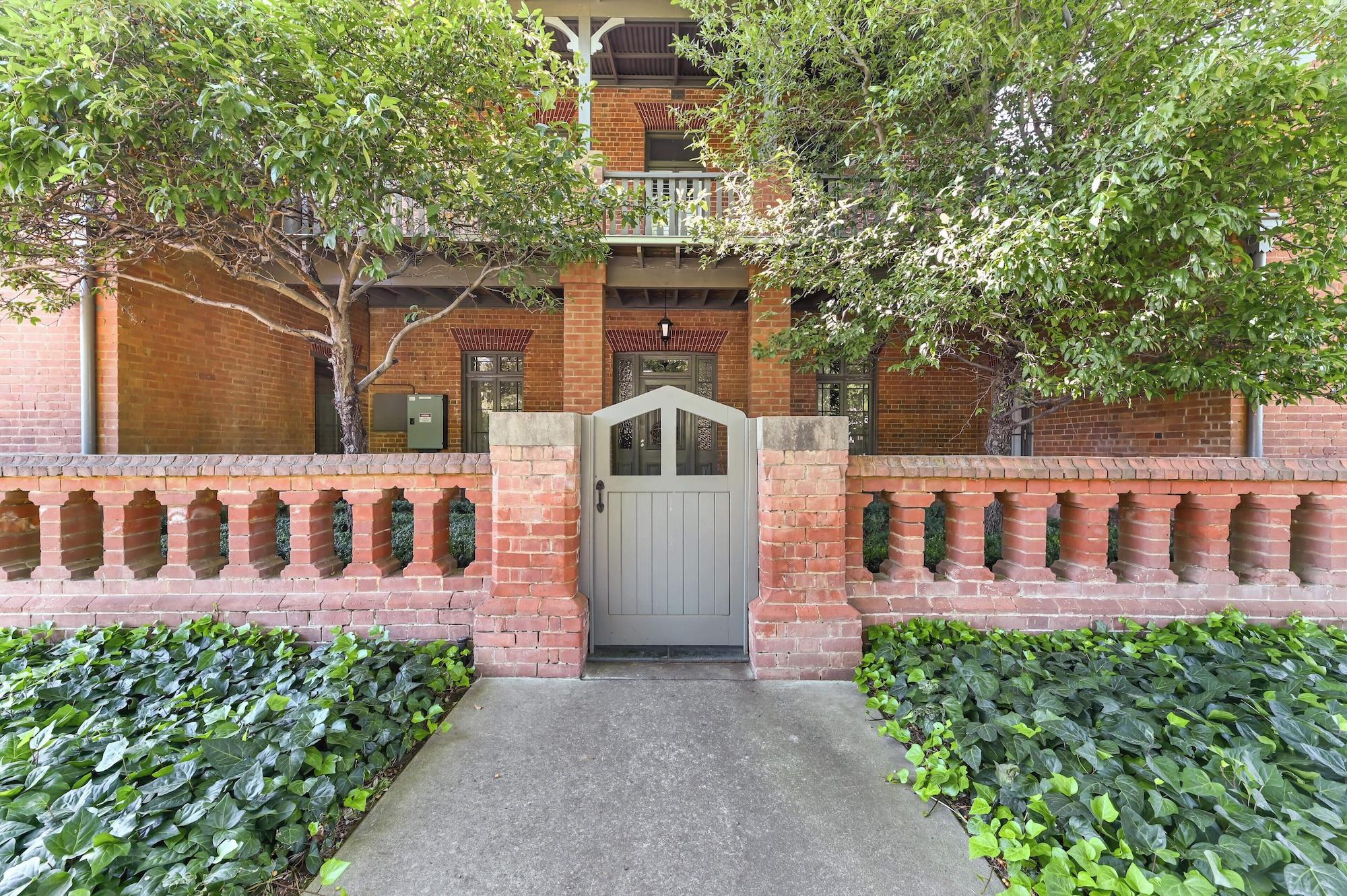 Vista Exterior The Houston