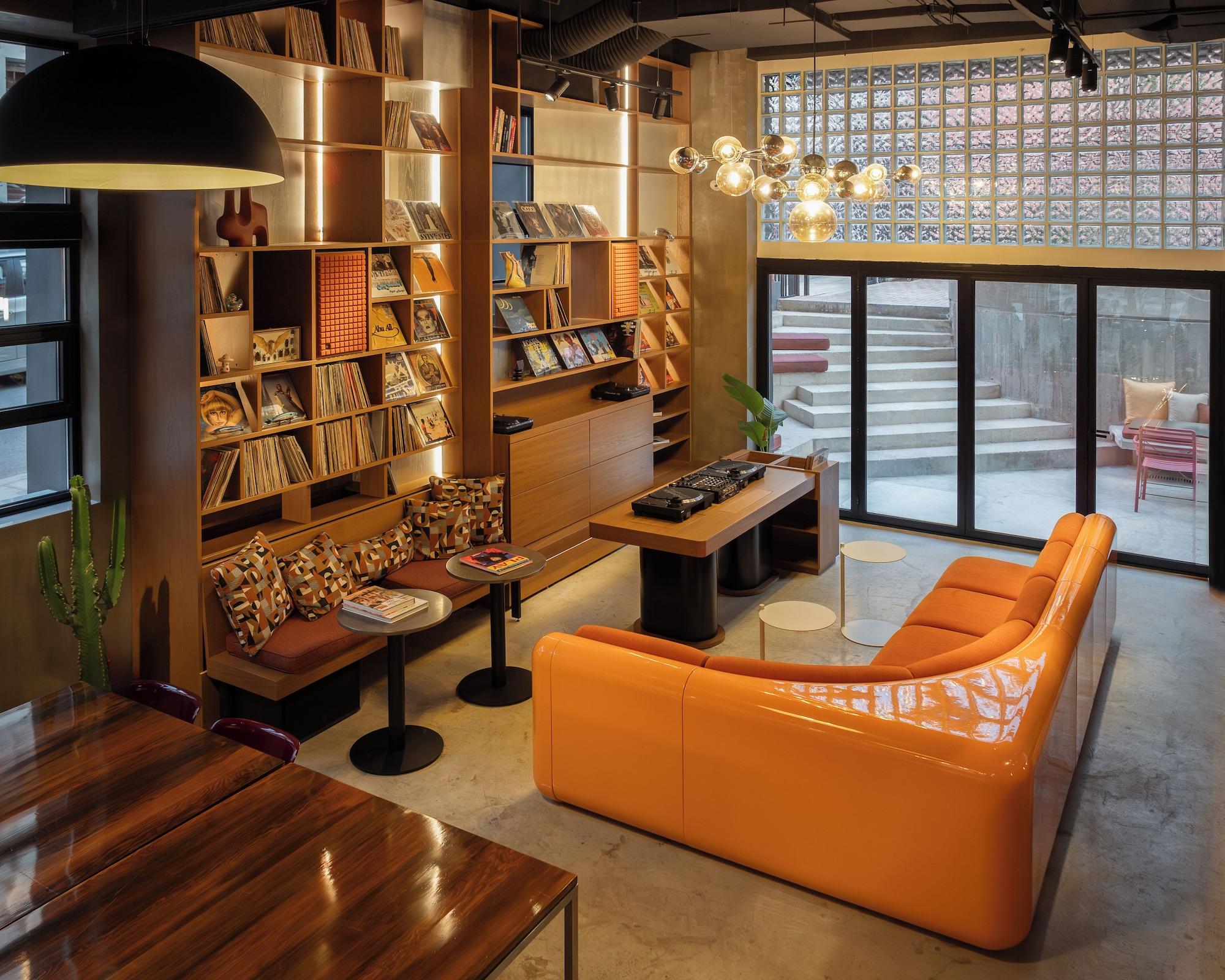 Vista Lobby Okupa