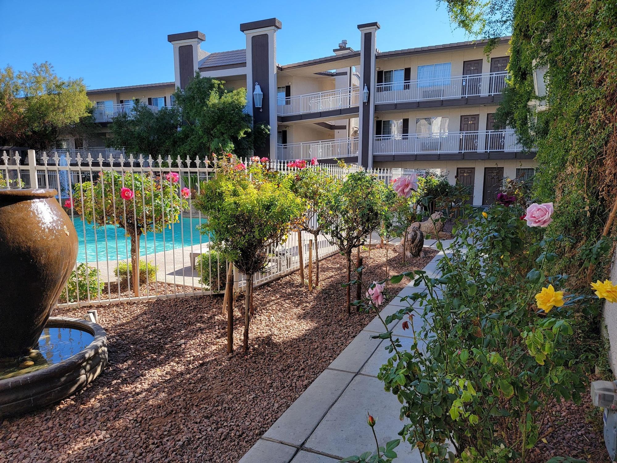 Vista Exterior Manor Suites