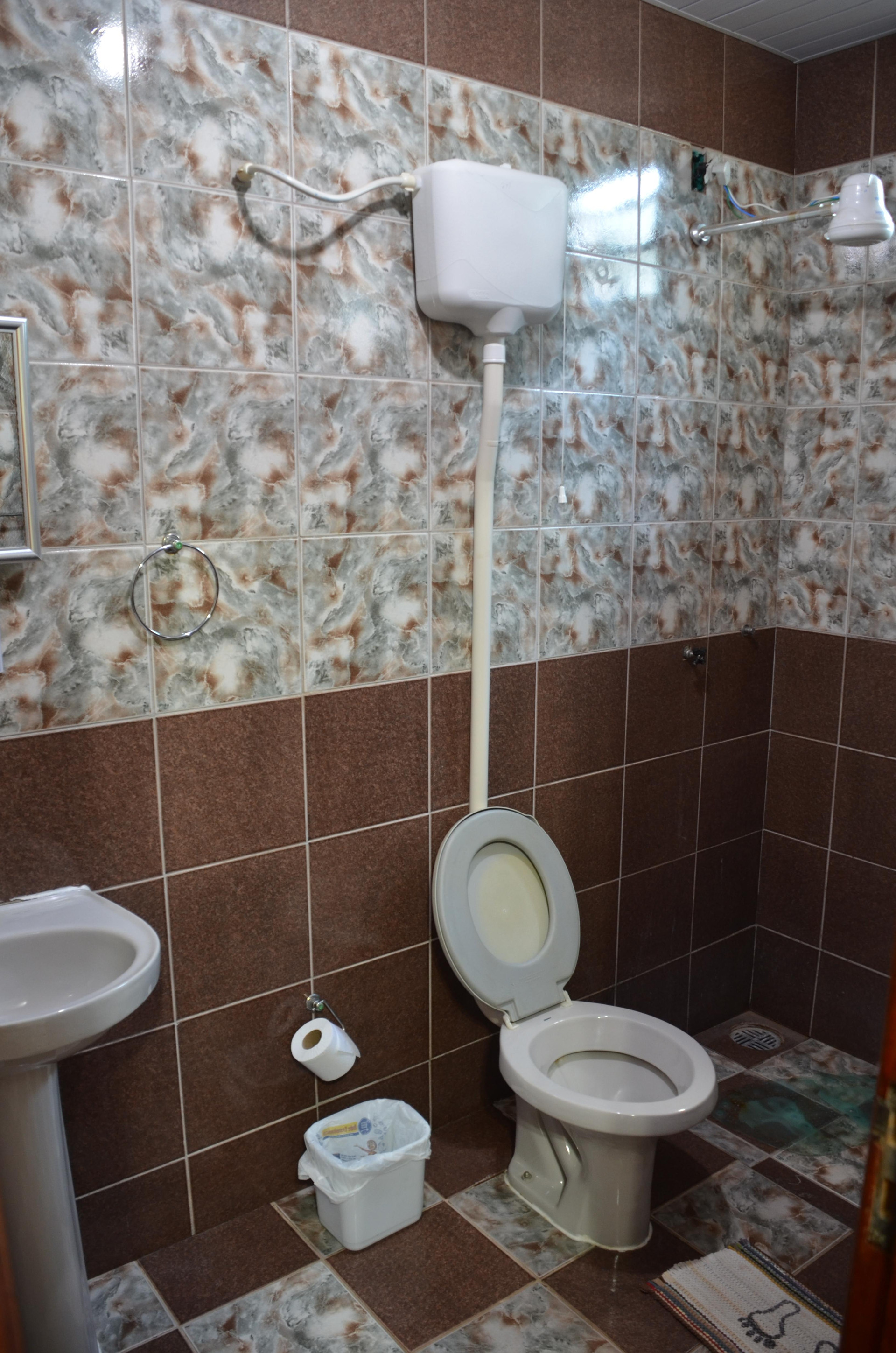 Baño Hostel Ecological Expeditions