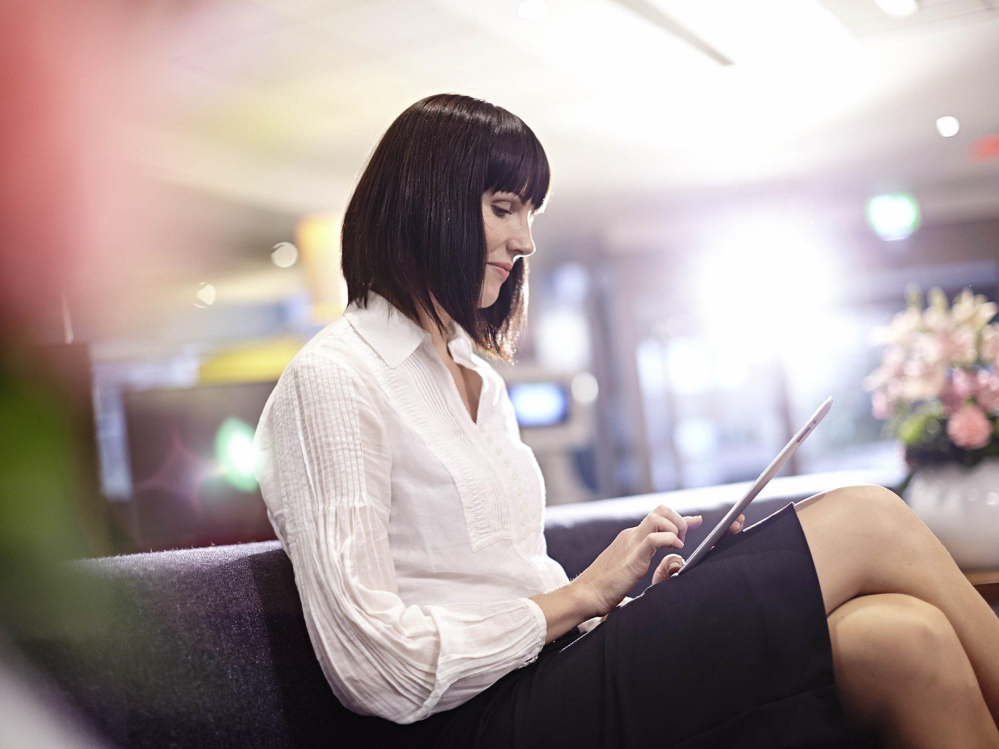 Vista Lobby Novotel Massy Palaiseau