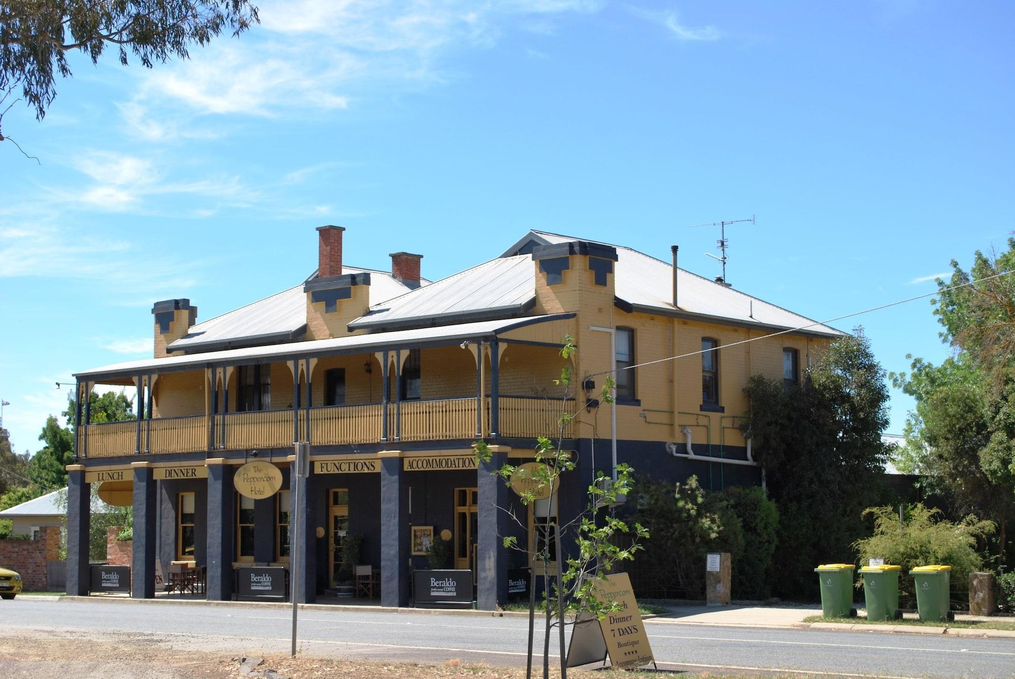 Vista Exterior Yea Peppercorn Hotel