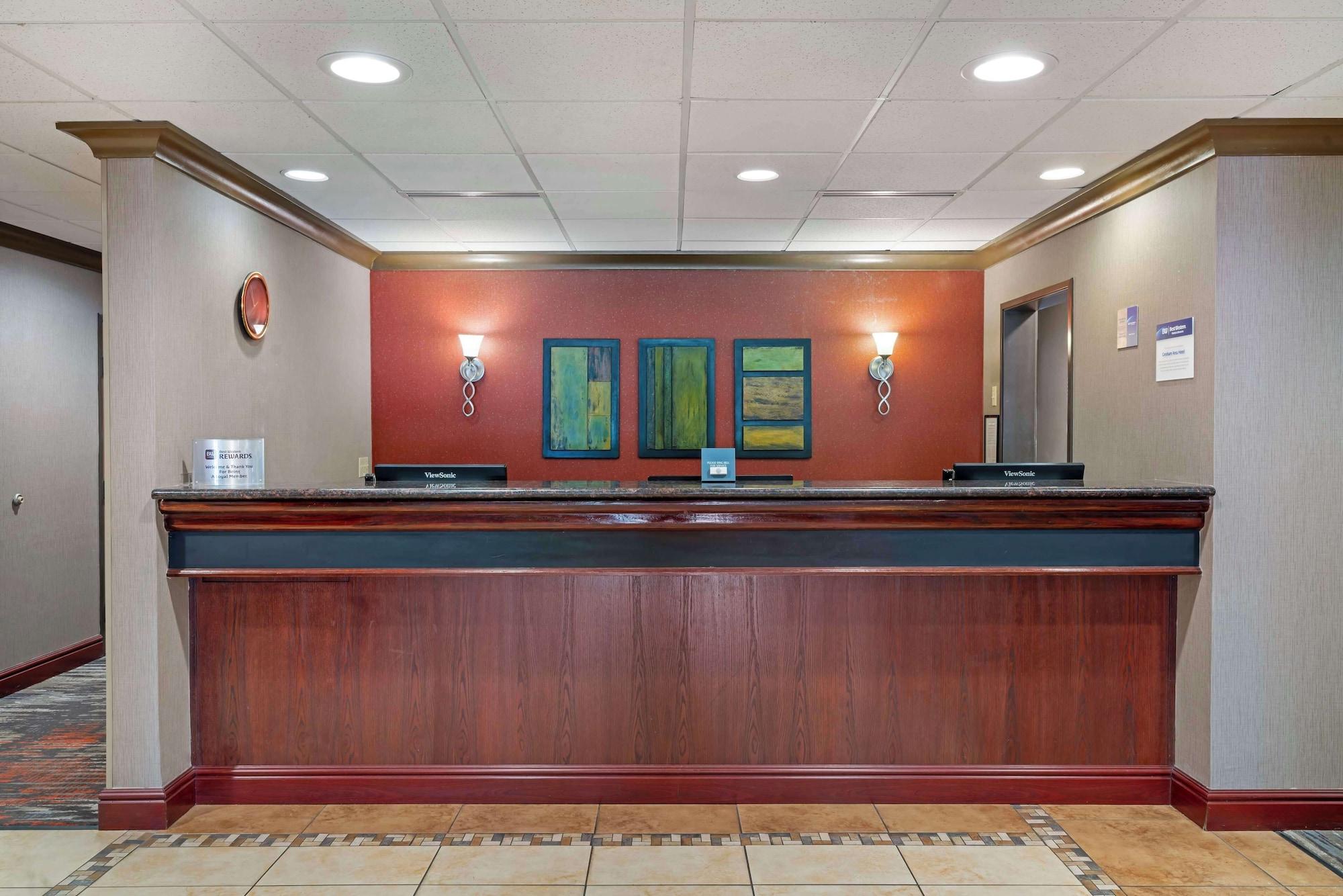 Vista Lobby Best Western Cascade Inn & Suites