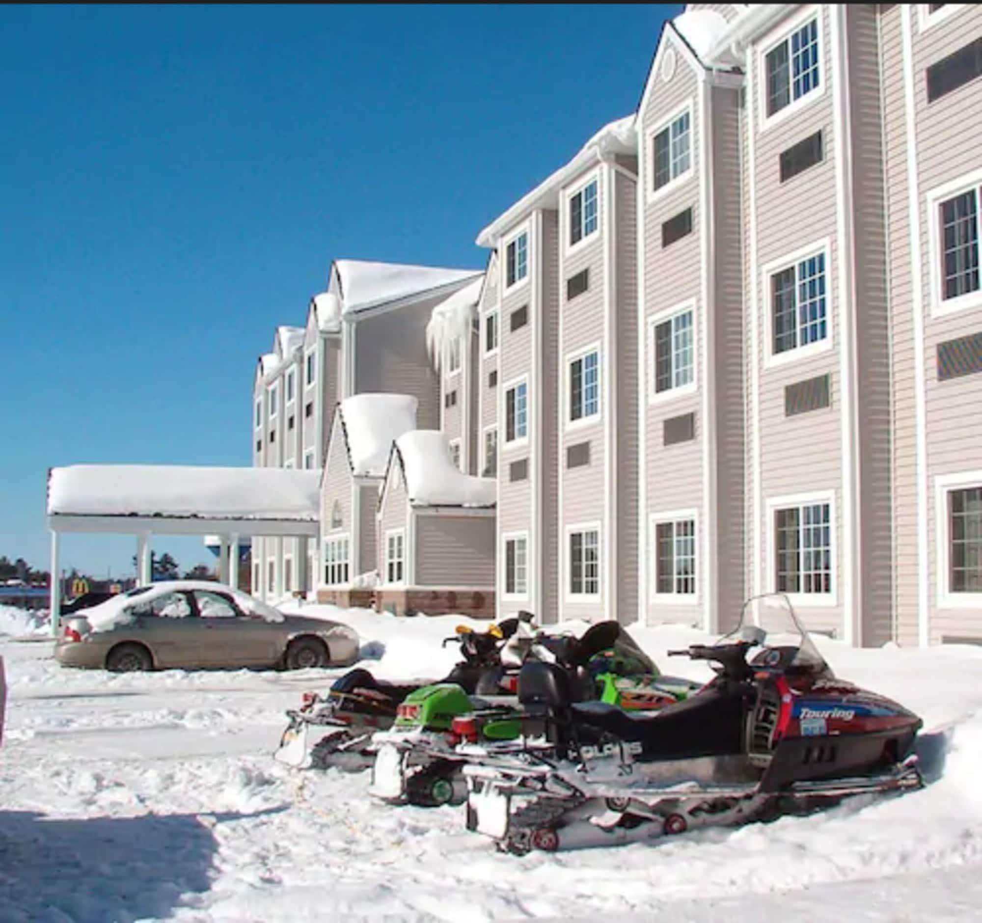 Vista Exterior Parry Sound Inn & Suites