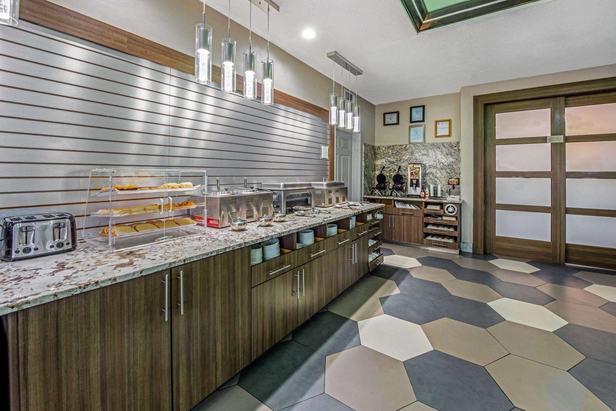 Restaurant La Quinta Inn & Suites by Wyndham Kingwood Houston IAH Airpt