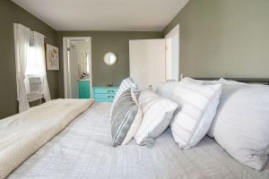 Alquiler Vacacional - Heart of Lenox Walk to Town Cozy Cottage!