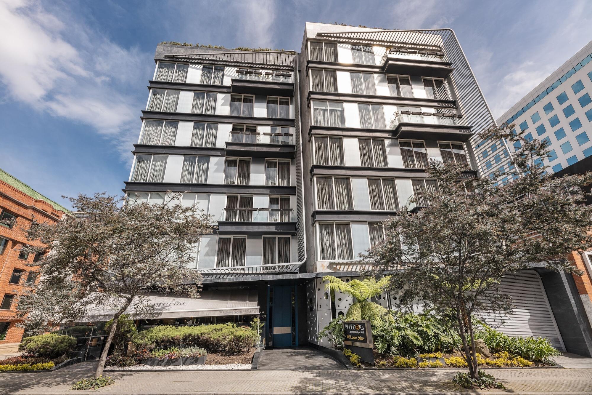 Vista Exterior 100 Luxury Suites by Preferred
