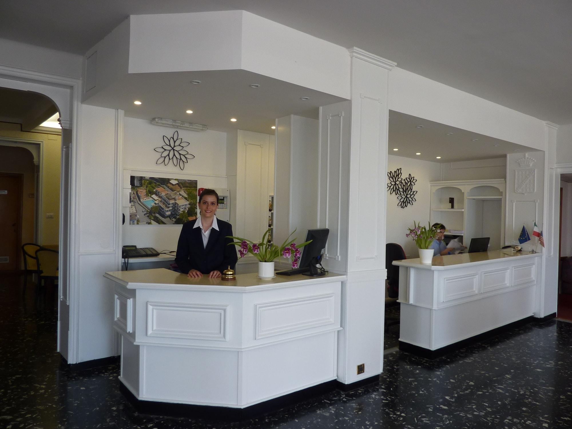 Vista Lobby Hotel Ariston Montecarlo