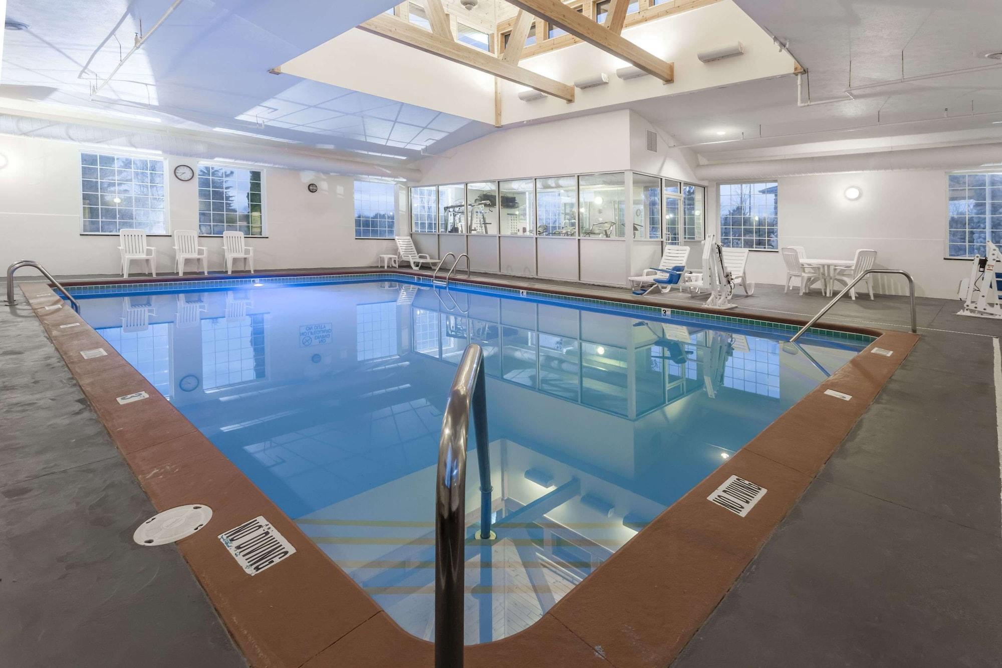 Vista Piscina Days Inn by Wyndham Pentwater