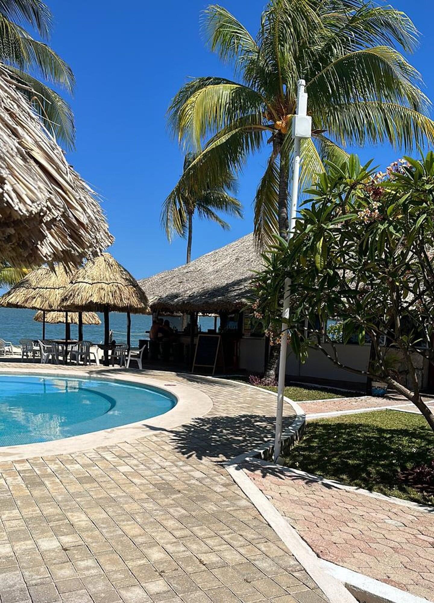 Restaurant WIVC Coral Mar Resort- Amazing Hotel Zone & Lagoon Views, Enjoy the Tropical Breeze