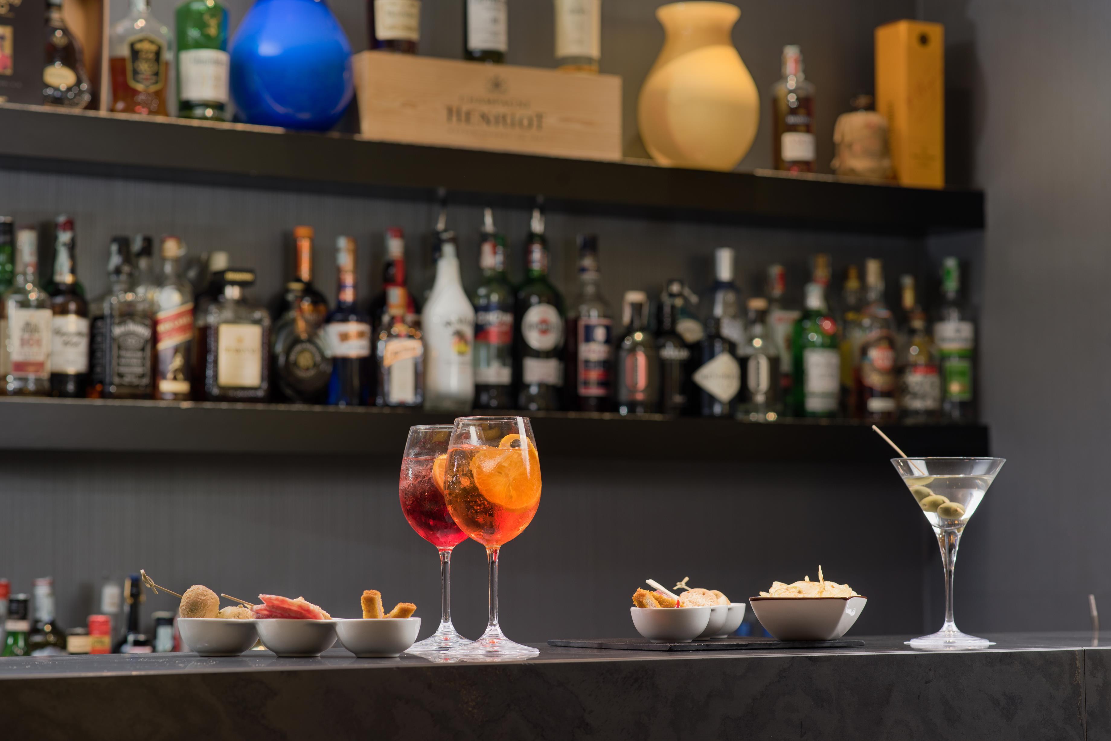 Bar/Salón NH Cordoba Urbano