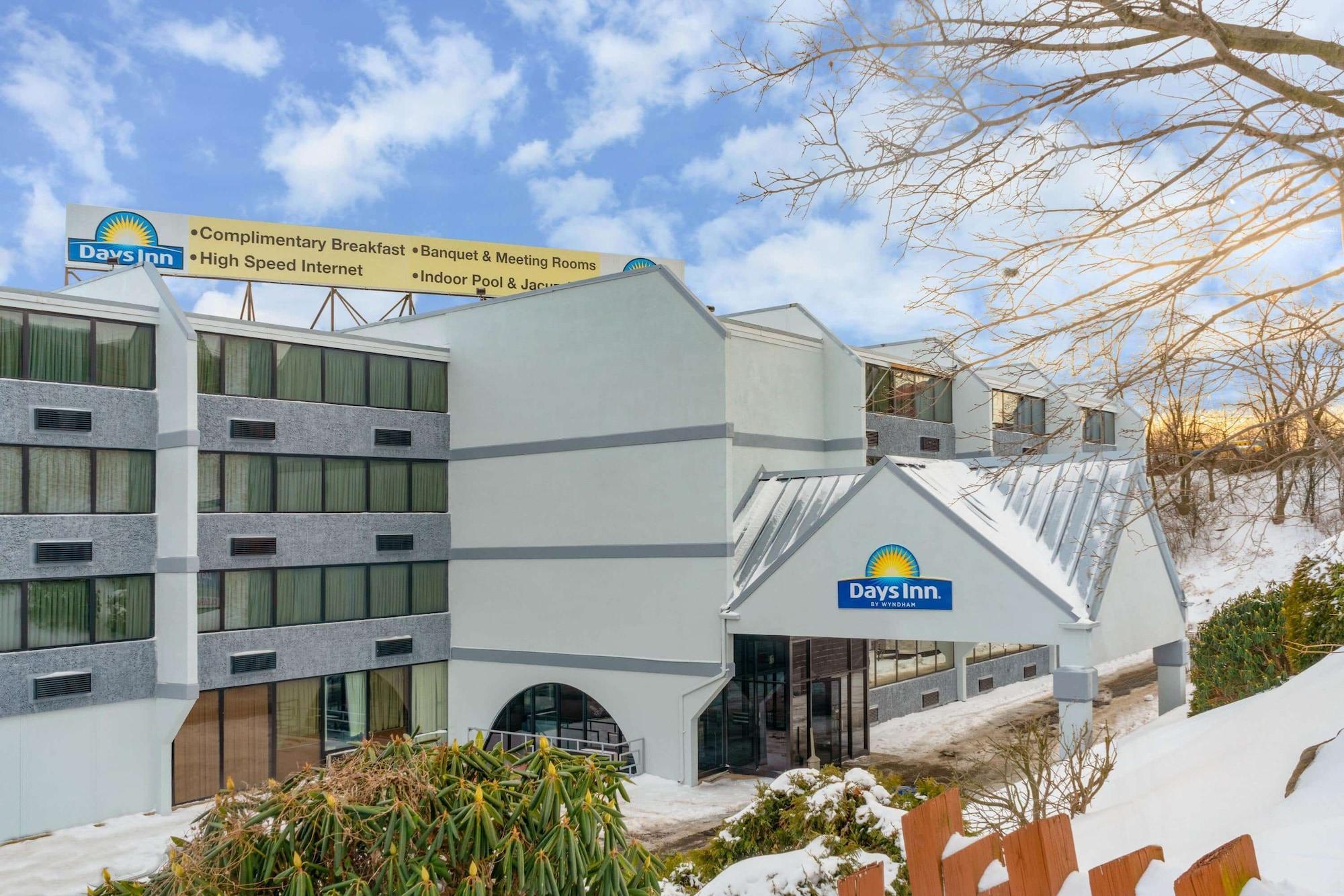 Vista Exterior Days Inn by Wyndham Scranton PA
