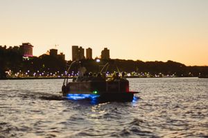 Actividad - Atardecer con brindis en el río Paraná
