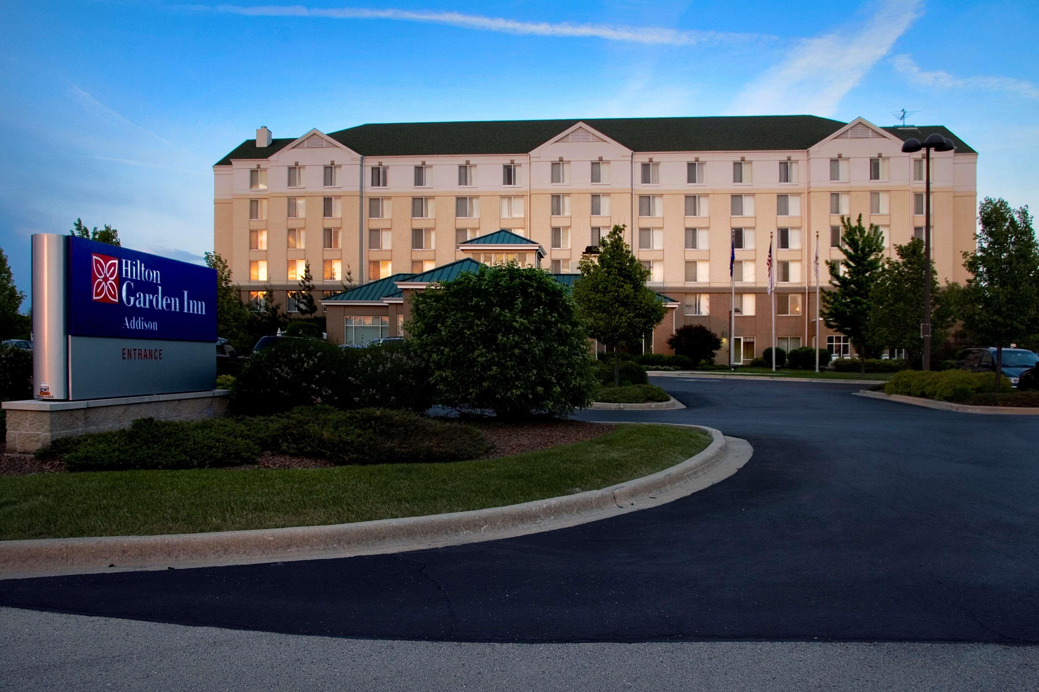 Vista Exterior Hilton Garden Inn Addison