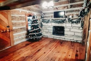 Alquiler Vacacional - Historic Cabin on the Tolliver Manor