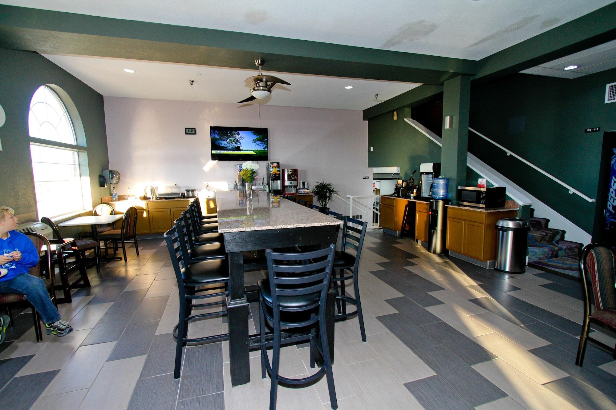 Bar/Salón Super 8 by Wyndham Kansas City