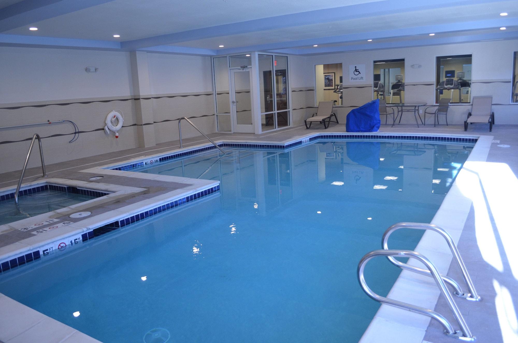 Vista Piscina Holiday Inn Express & Suites Golden - Denver Area by IHG