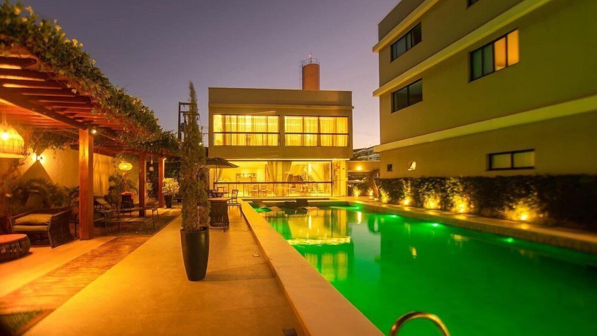 Varios Paraíso beach hotel