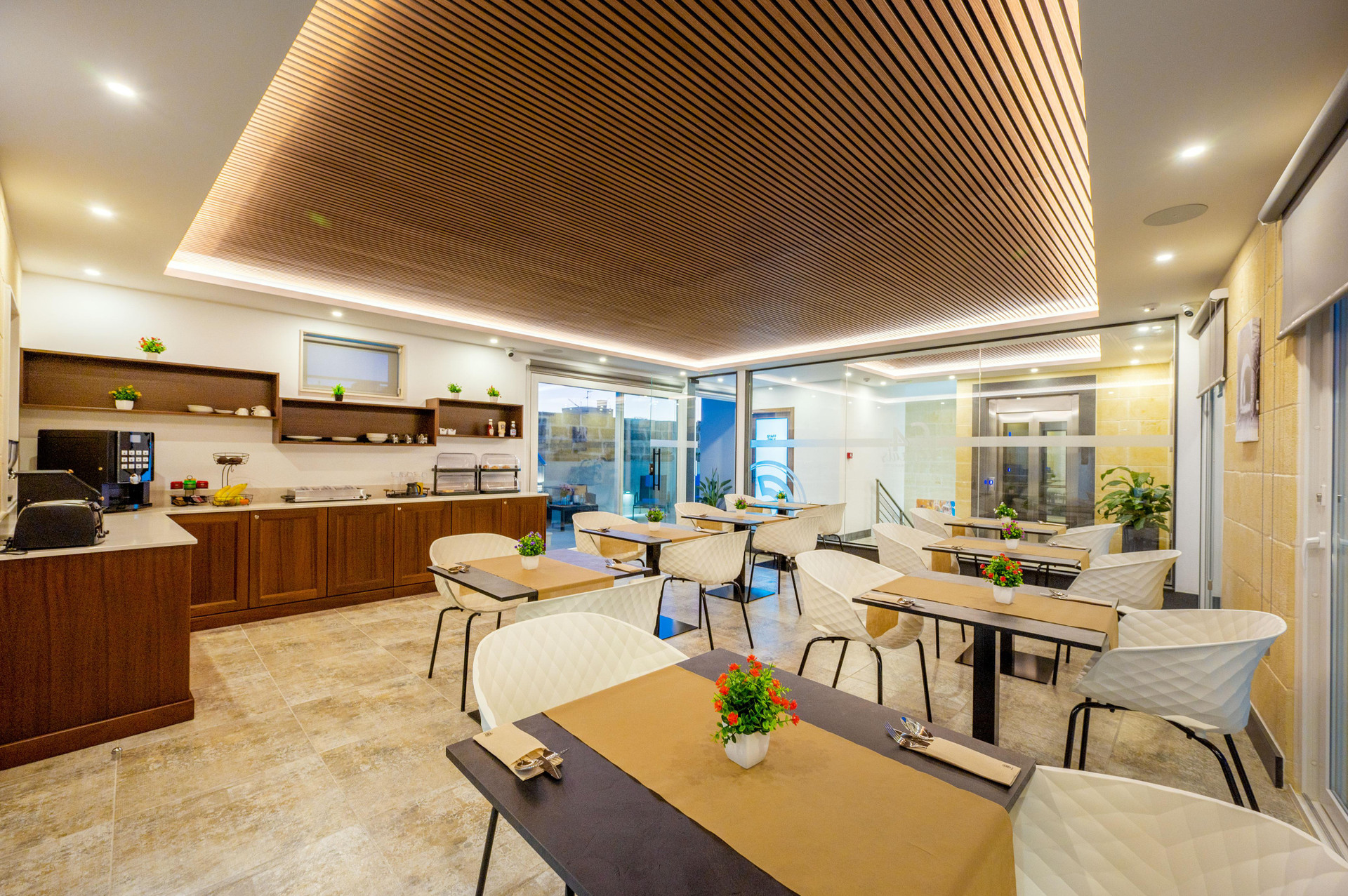 Restaurant C4 Retreats By Georges Boutique Living