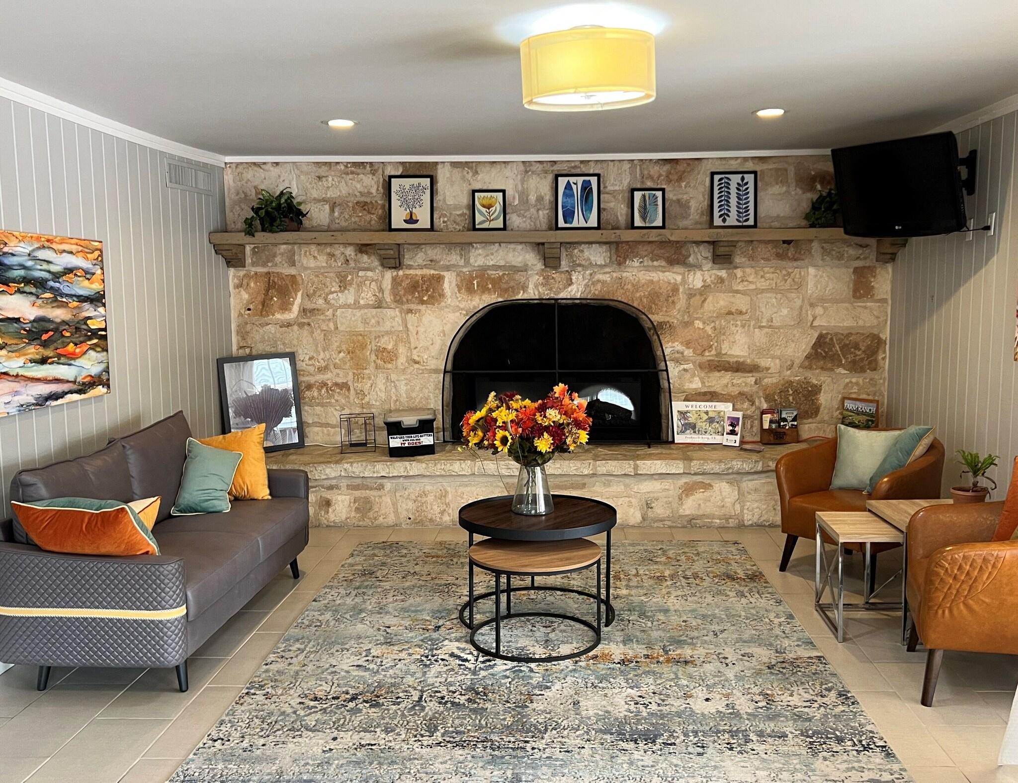 Vista Lobby Sunday House Inn and Suites