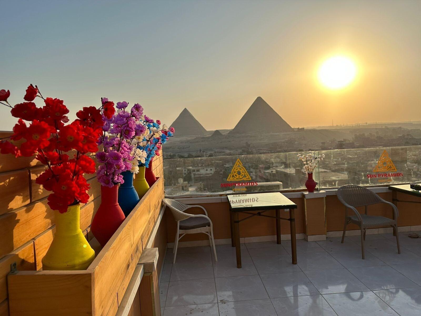 Vista Exterior Sun Pyramids View Inn