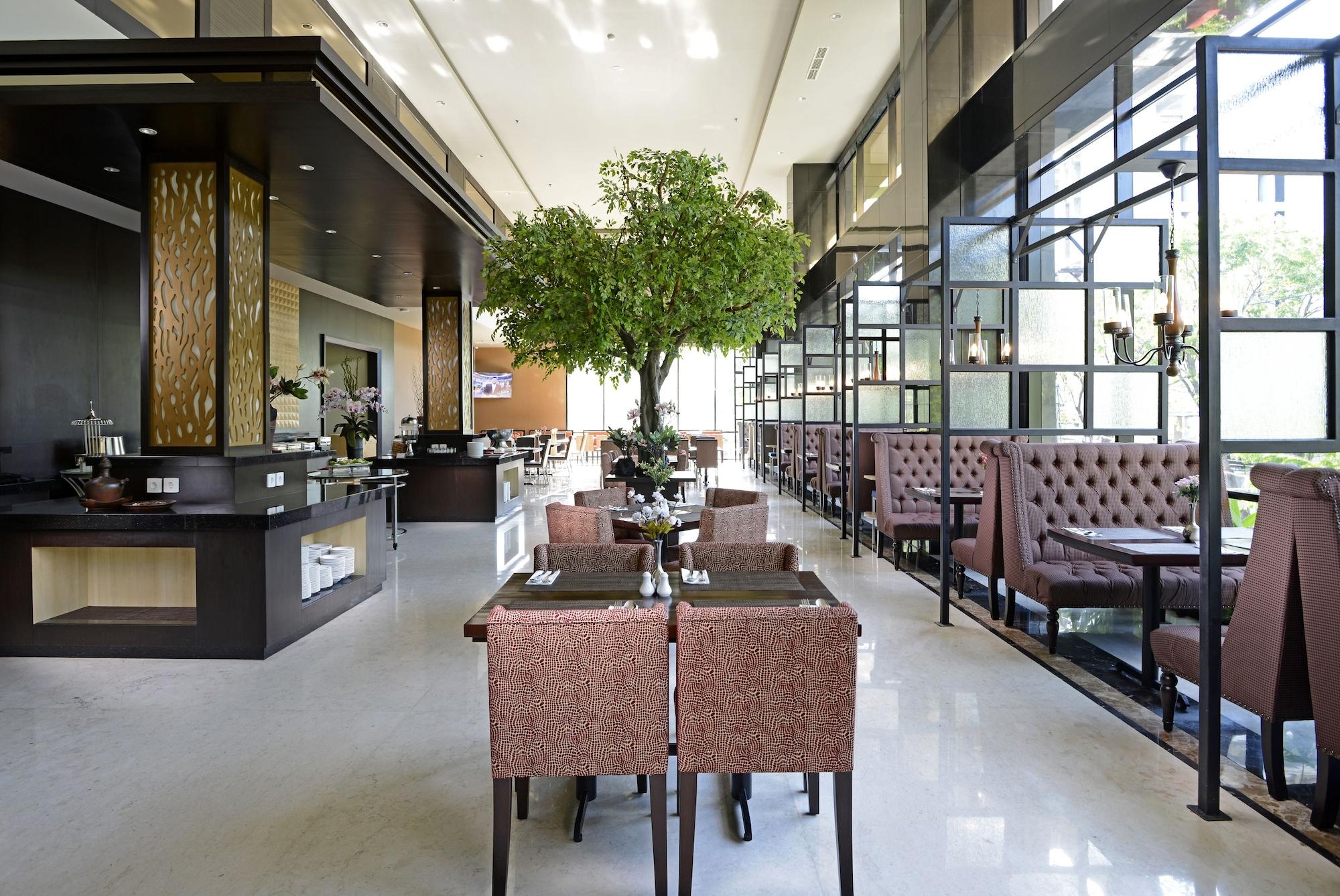 Restaurant Aria Centra Hotel Surabaya