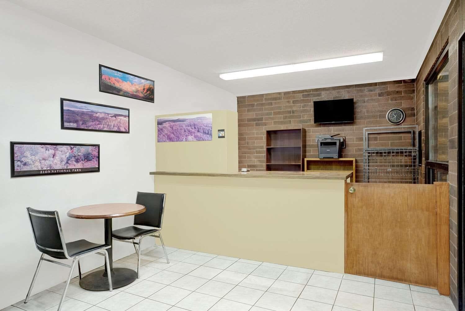 Vista Lobby Travelodge by Wyndham Cedar City