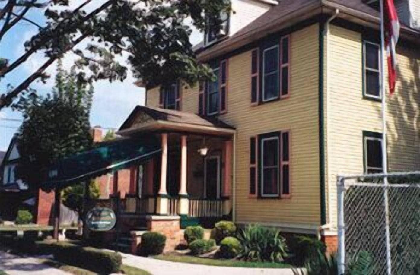 Varios Ye Olde Walkerville Bed & Breakfast