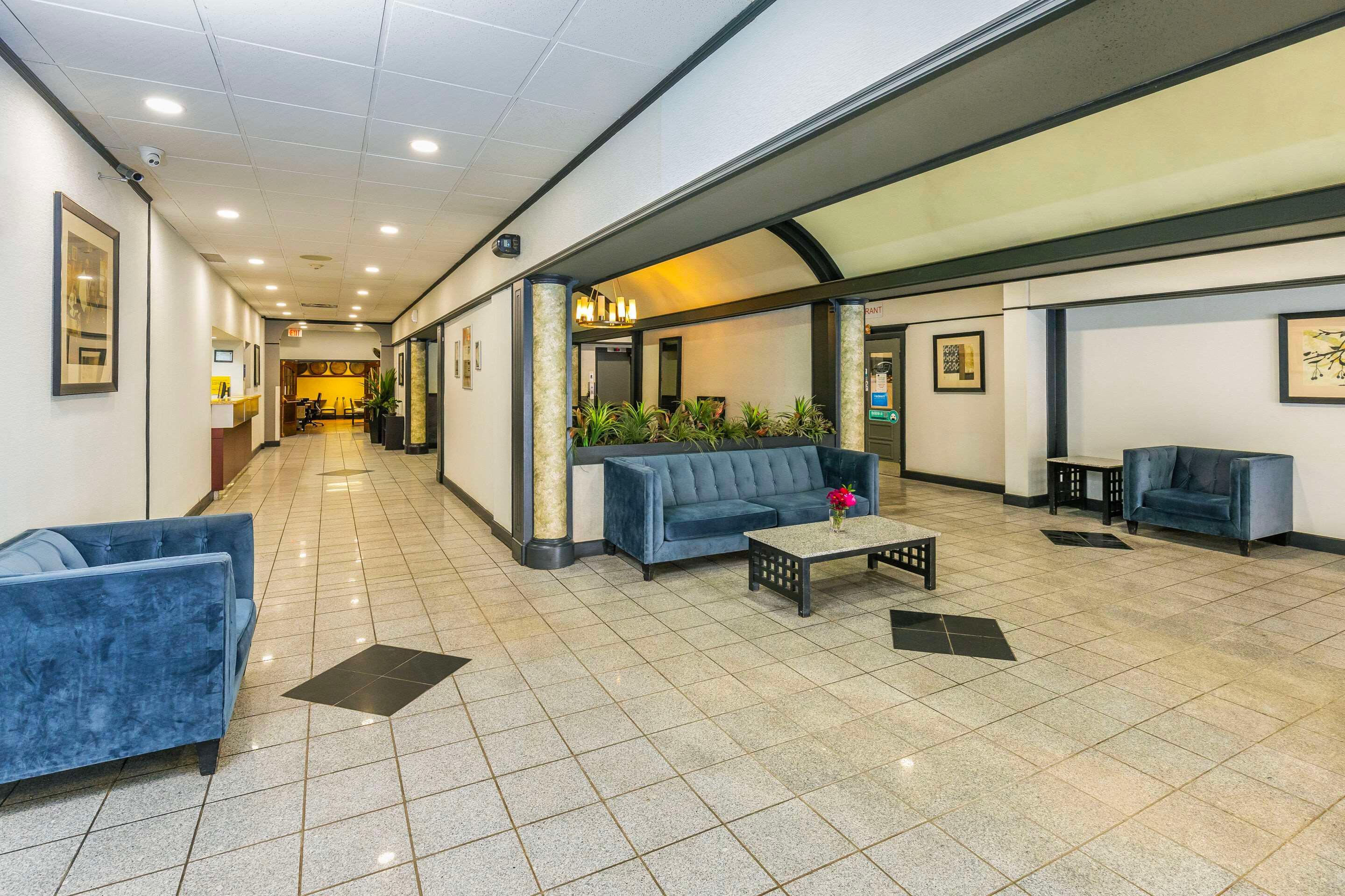 Vista Lobby Comfort Inn & Suites Downtown Edmonton