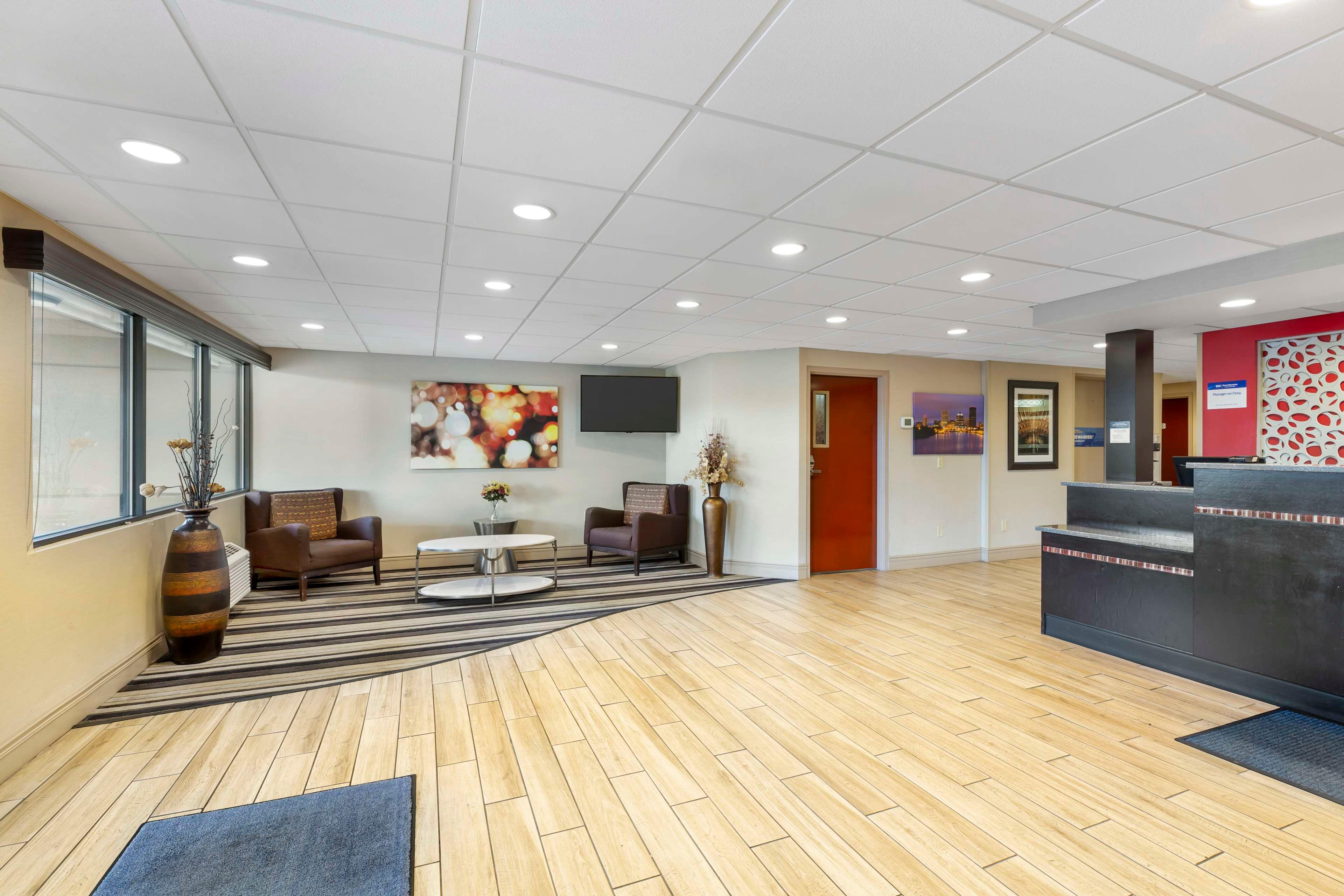 Vista Lobby Best Western Rochester Marketplace Inn