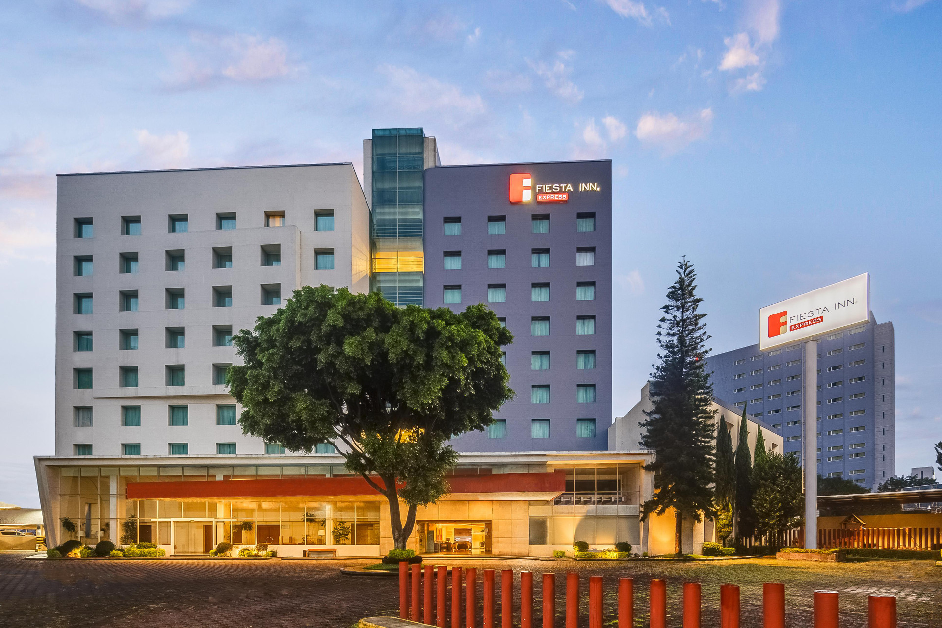 Vista Exterior Fiesta Inn Express Puebla Finsa