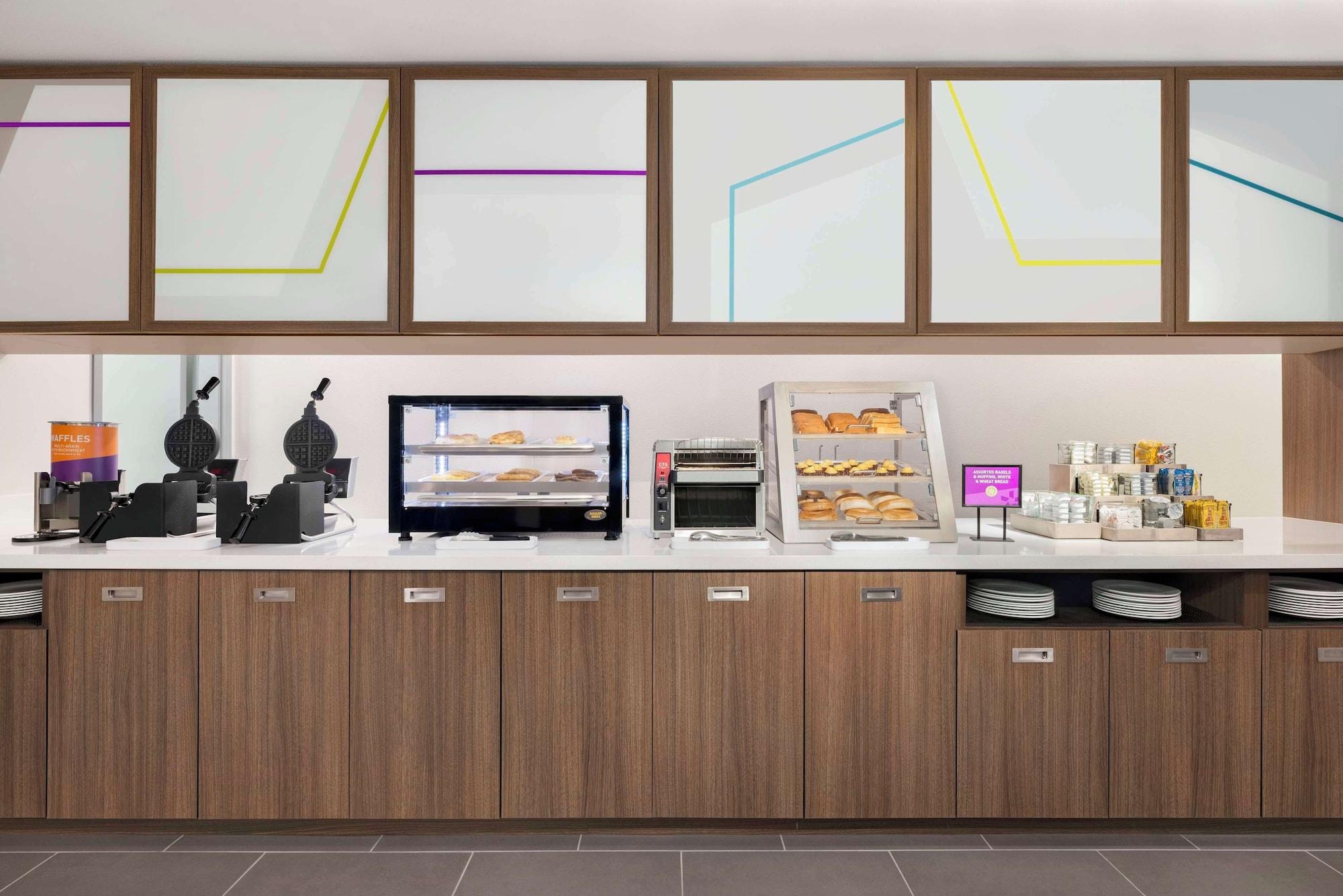 Restaurant Home2 Suites By Hilton San Juan