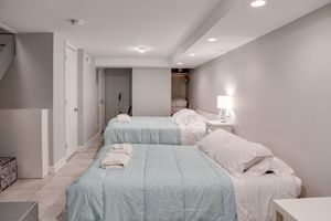 Renta temporal - Spacious, 4BD/2.5 Bath. Great Walkable Location!