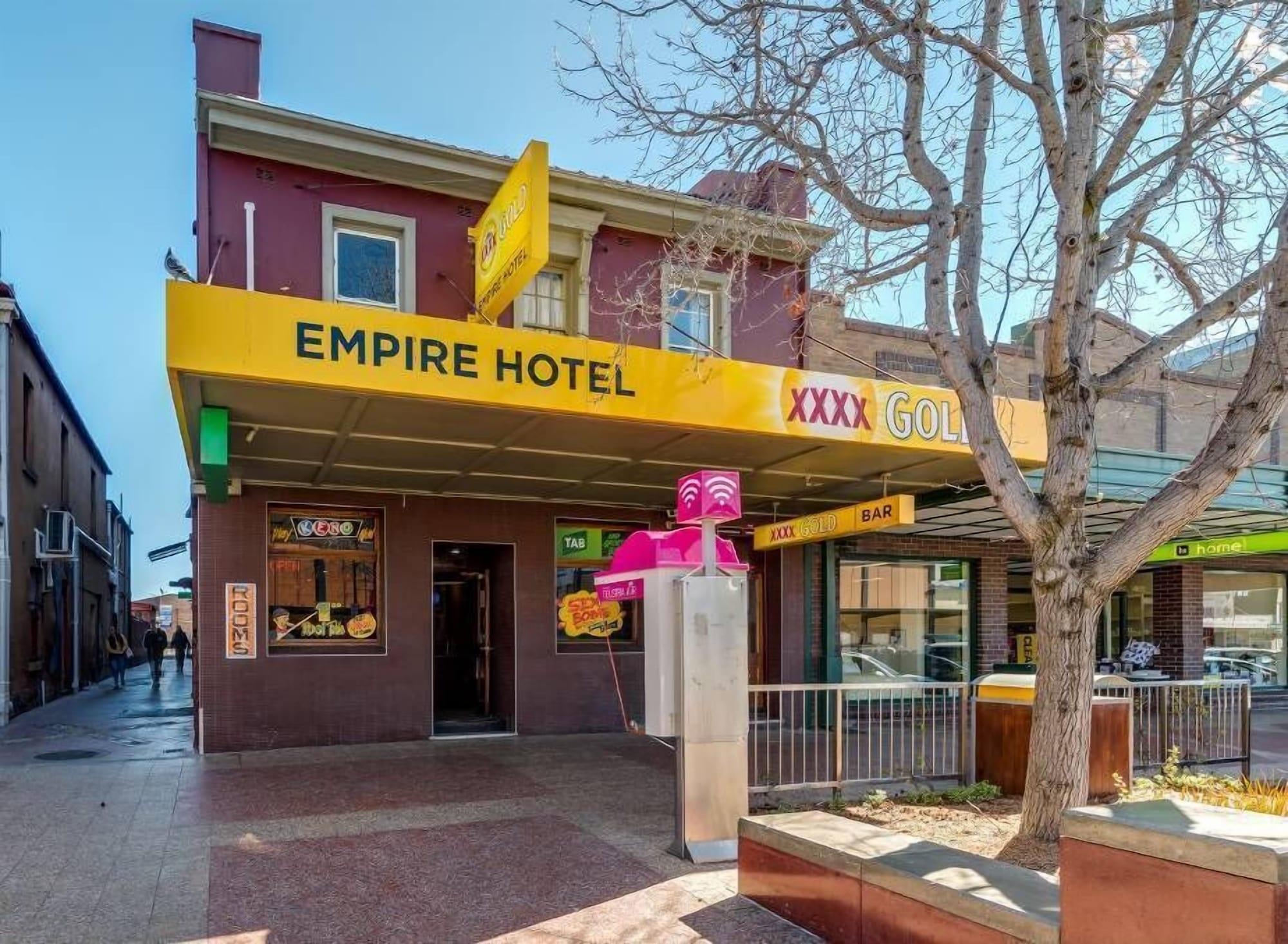 Varios Empire Hotel Goulburn