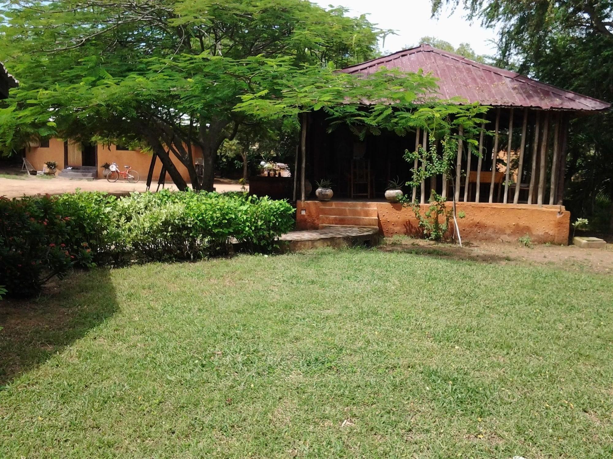 Varios Barbara's Village