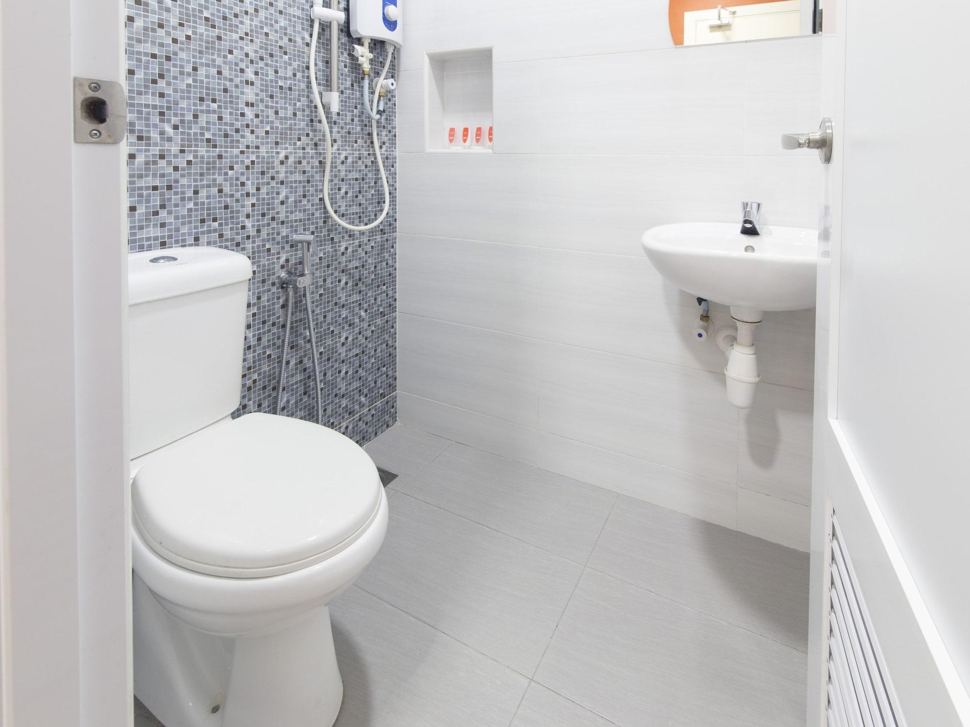 Equipamiento de Habitación OYO 1145 Lea Guest House & Cafe