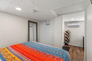 Alquiler Vacacional - Downtown Big Sky Bungalow w/AC, Fully Fenced Yard, W/D, 2 Smart TVs, Speedy WiFi